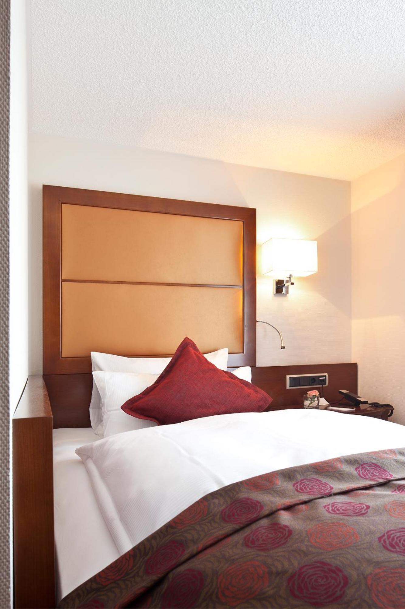Hotel Zu Den Drei Linden Wermelskirchen Esterno foto
